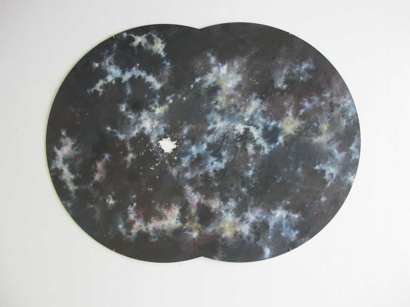 <em>Wounded in the Sky</em>, 2013 <br>dessin marouflé sur bois <br>120 x 160 cm